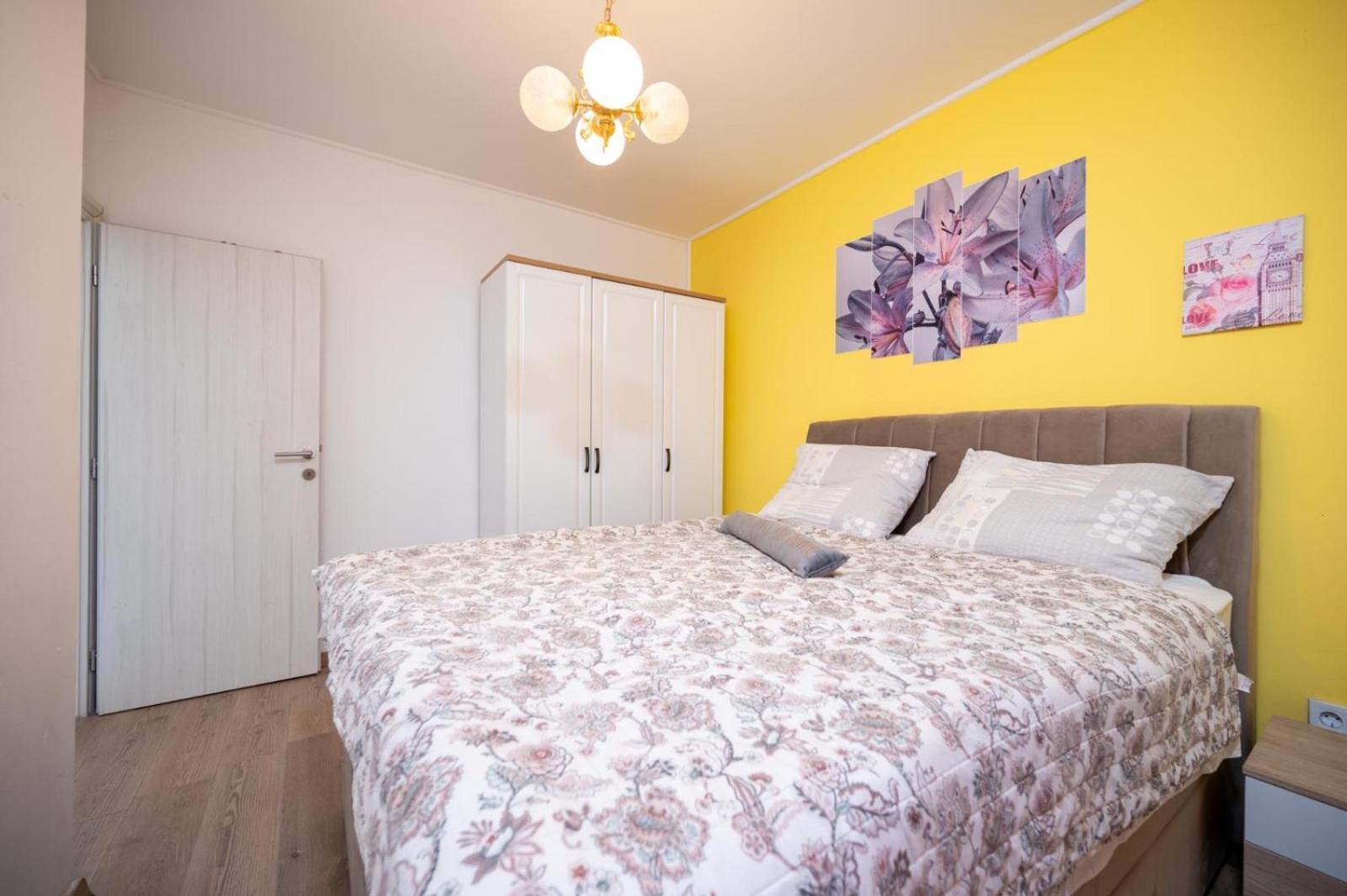 Apartments Lucija トロギール エクステリア 写真