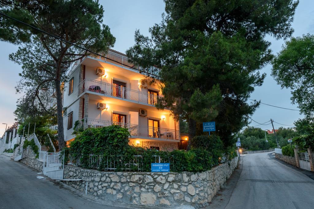 Apartments Lucija トロギール エクステリア 写真